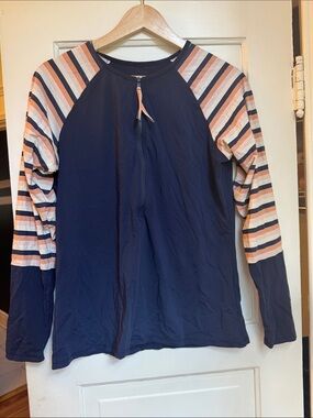 Carve design Long-Sleeve Rash Guard Top in Navy with Striped Sleeves